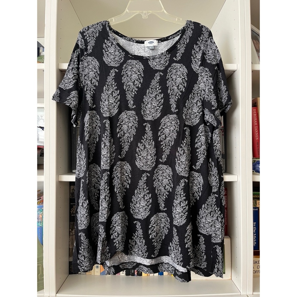Old Navy black paisley floral print tee, XL